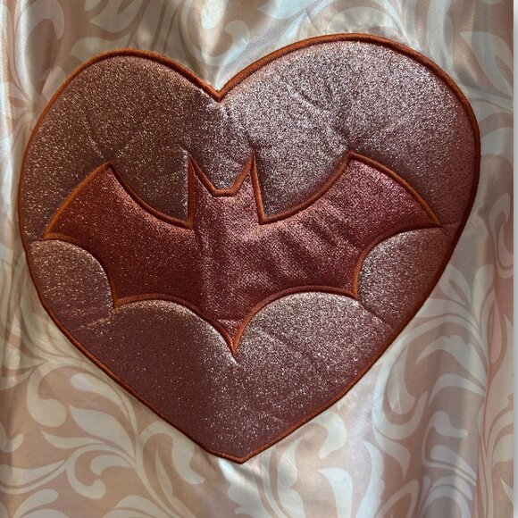 Six Flags Theme Park Womens Girls Satin BATGIRL Batman Cape Pink Sparkle Cosplay - Picture 3 of 4